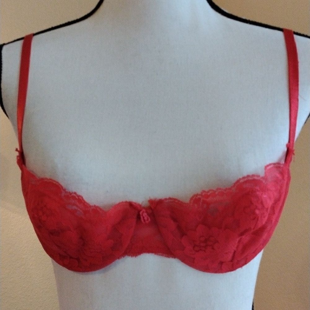 Red Lace Bra - Picture 2 of 7